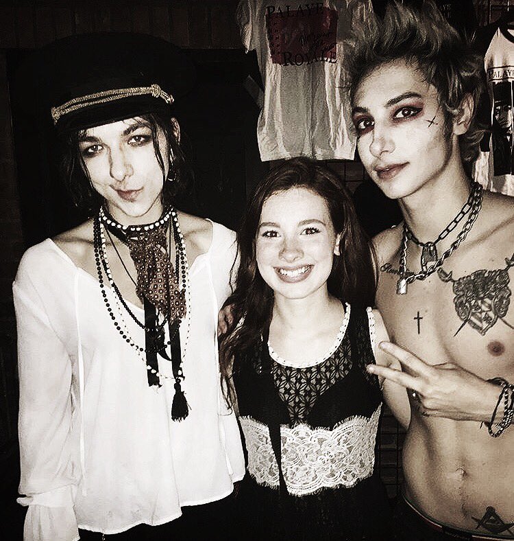 privpie's tweet photo. I can’t wait to meet you boys again in April!! You guys were the nicest bands I’ve ever met! Thankyou for being just crazy and yourselves! @RemingtonLeith @SebastianDanzig @EmersonBarrett @PalayeRoyale https://t.co/KsSibMDdYr