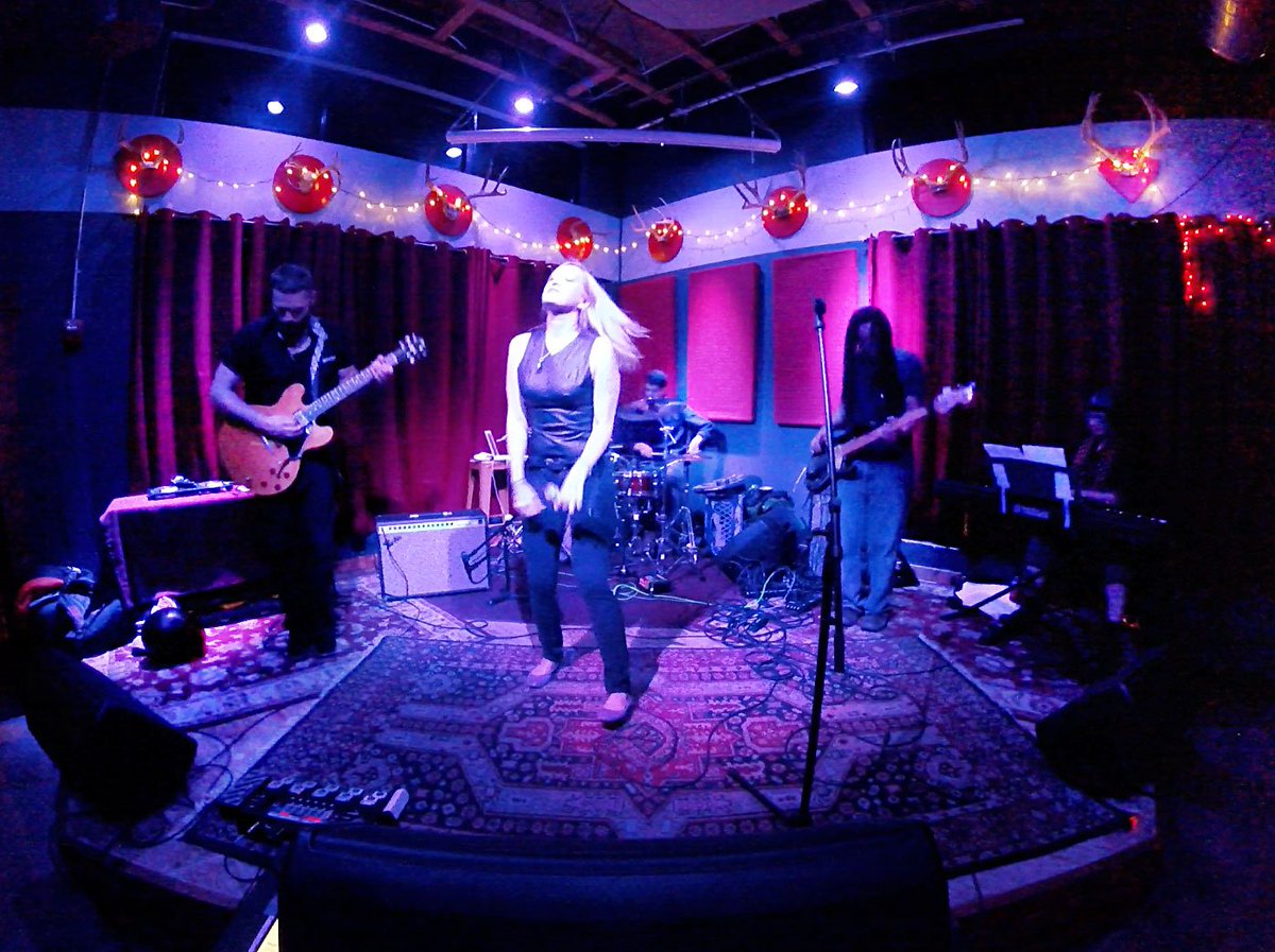starwitnesstime's tweet photo. Feelin' it at The Fixin' To! Lookin' forward to our next show there!
#livemusic #soulful #music #pdx #guitar #vocals #drums #bass #keys #singer #portland #thefixinto #portlandlife #cascadia #musicproduction #producerlife #pdxmusicscene #indie #altpop https://t.co/nU9vXFaiUO