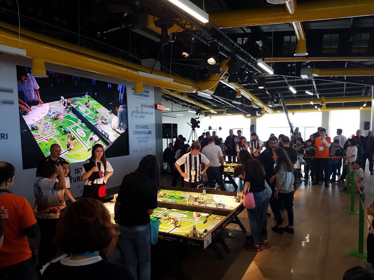 DogaOkullari's tweet photo. FIRST®️ LEGO®️ League (FLL) yerel turnuvasının ikinci gününde öğrenciler ve takımlar Doğa Koleji Büyükçekmece Kampüsü’nde  büyük bir çoşkuyla turnuvaya devam ediyor. https://t.co/yhnfzLh2P8 https://t.co/eDB5oTk2Pb
