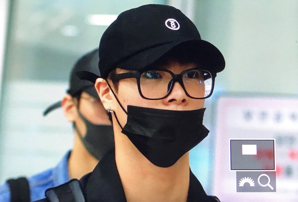 180121 인공 입국
빈아 마지막 아스트로드까지 너무 수고했어ㅠㅠㅠㅠㅠㅠ❤️❤️❤️
#아스트로 #문빈 #빈이 #운동전도사 <a href="/offclASTRO/">ASTRO 아스트로</a>