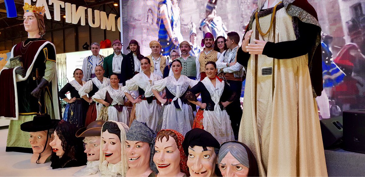 MuseuDeLaFesta's tweet photo. #AlgemesíUnesco Volem agrair a Berca Grup de Danses, a l’Escola de Tabalet i Dolçaina í a @valenciaturisme per mostrar í permetre'ns mostrar la cultura popular d'Algemesí en #fitur2018
#WhyV #Mediterráneoenvivo #visitcomarquesvalència @GVAturisme https://t.co/aQFmwmVAKg