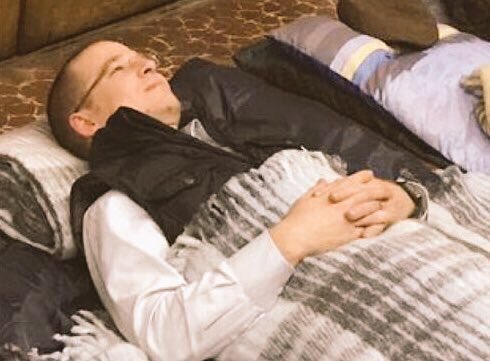 elgasparsote's tweet photo. Cuando termina la peda en casa de tu amigo y te toca dormir en el piso. https://t.co/BMTJlySsCK