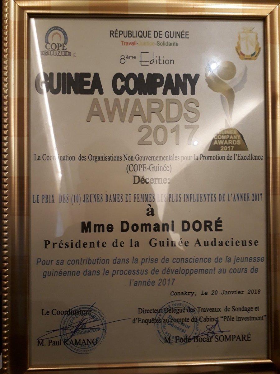 Guin_Audacieuse's tweet photo. Un mérite pour notre présidente hier soir en recevant le prix des 10 jeunes dames et femmes les plus influentes de l'année 2017. Elle le dédie à son époux, sa famille, tous ceux qui accompagnent ces efforts et à la dream team de la @Guin_Audacieuse, Merci à COPE-GUINEE https://t.co/kRsrDc6hxs