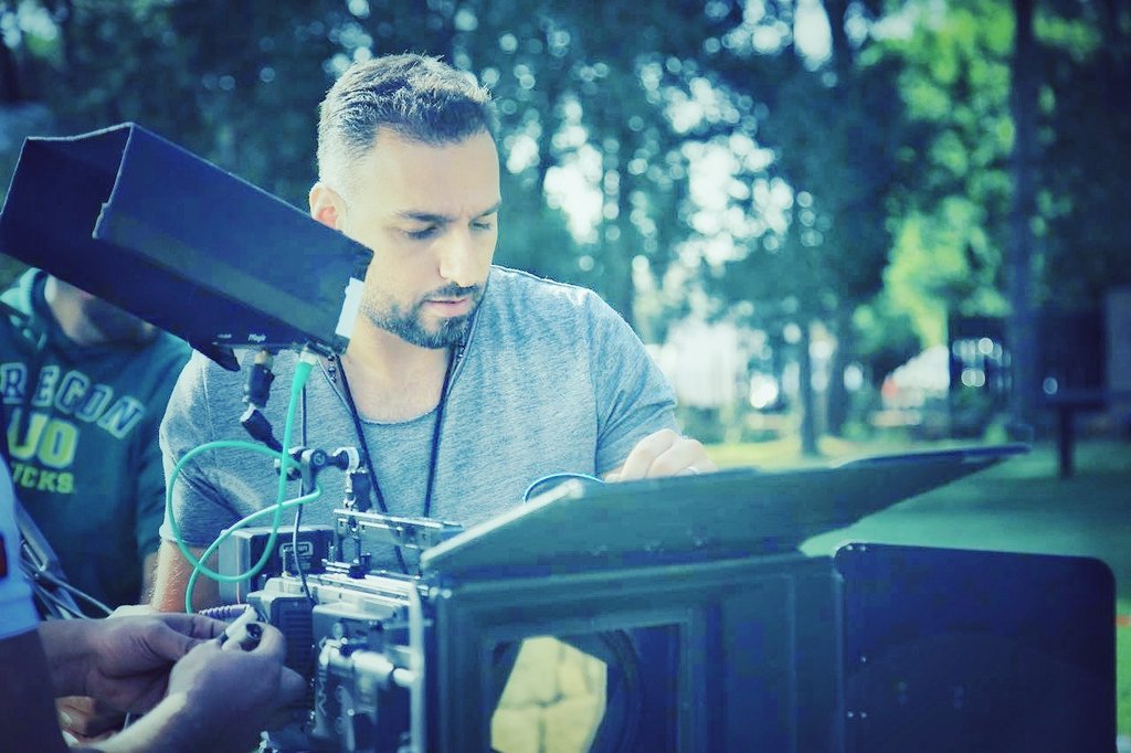 ShadyJamhoury's tweet photo. #onset #doplife #visualization #cinematographer #light #focus #shapinglight #image #behindthescenes #thawaniseries #dop #shady_jamhoury https://t.co/NzGYCODILW