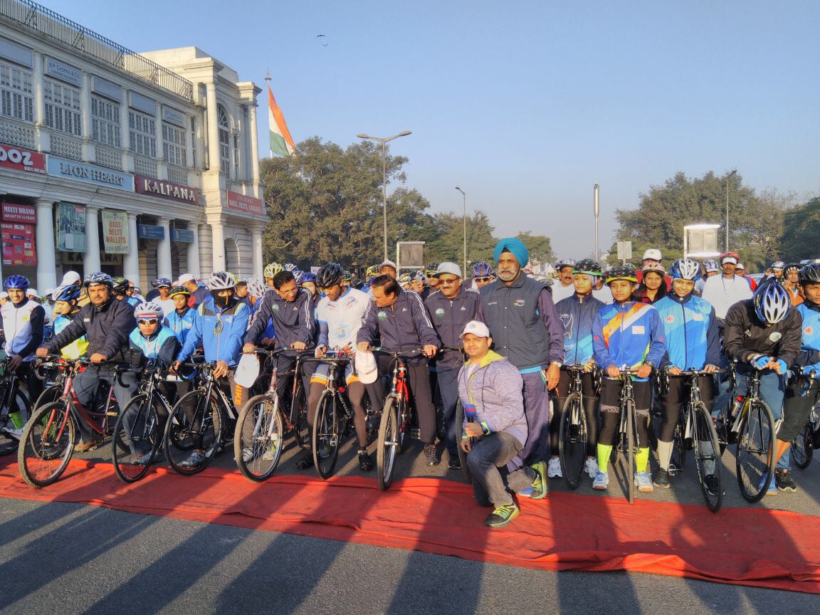 pcraindia's tweet photo. The Capital kicks off Saksham rally at CP.
#MainHoonSaksham 🚴‍♀️ 🌏

@HPCL @IndianOilcl @BPCLimited @ONGC_ @gailindia @oilpr @IGLSocial @NRL_MoPNG @MRPL_CC @PetroleumMin @dpradhanbjp @PMOIndia @sakshamcycling https://t.co/20sv8CqwlX