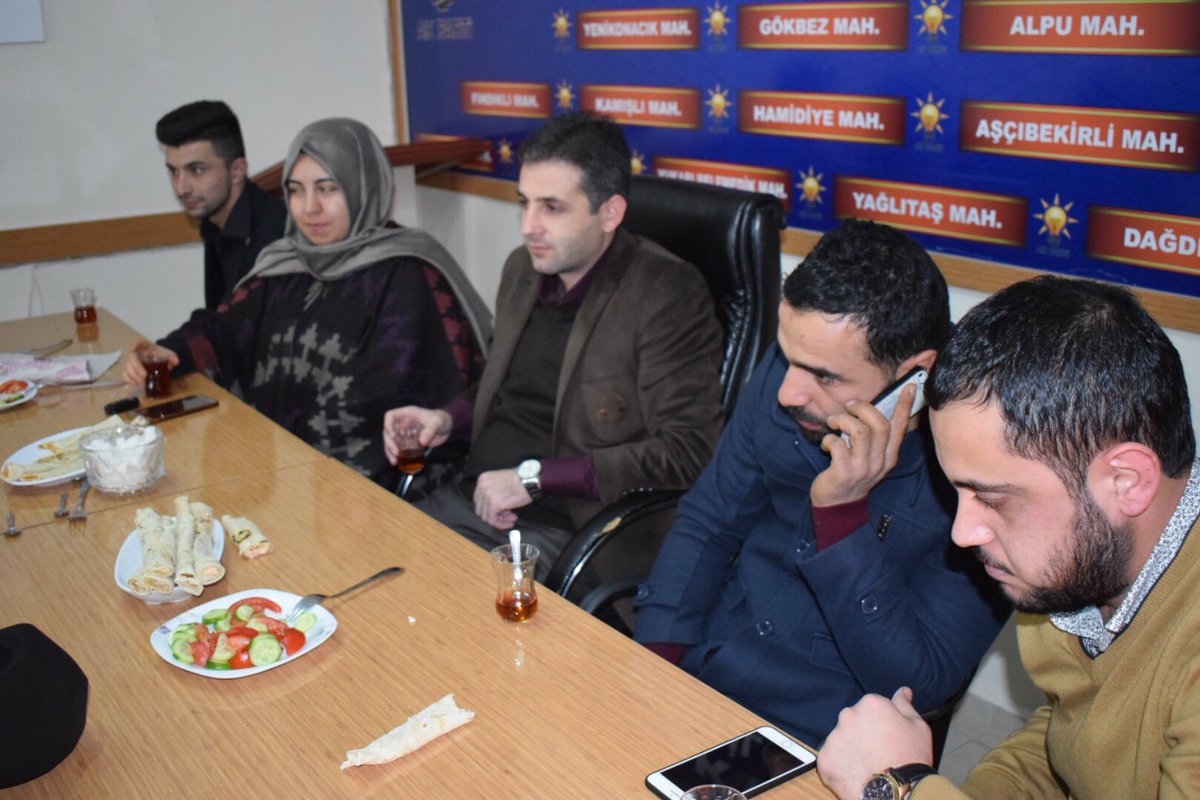 APozanti's tweet photo. Ak Parti Pozantı Gençlik Kolları Başkanlığı Ve Yeni Seçmen Başkanlığı ortak düzenlediğimiz kahvaltı programını gerçekleştirdik Kahvaltımıza katılan İlçe Başkanımız Yusuf Arısoya Ve kadın Kolları Başkanımız Büşra Durmuşa teşekkür ederiz.@TrkogluMustafa @MahmuttAktss @yusuf_arisoy https://t.co/lVPZ5CHHl6