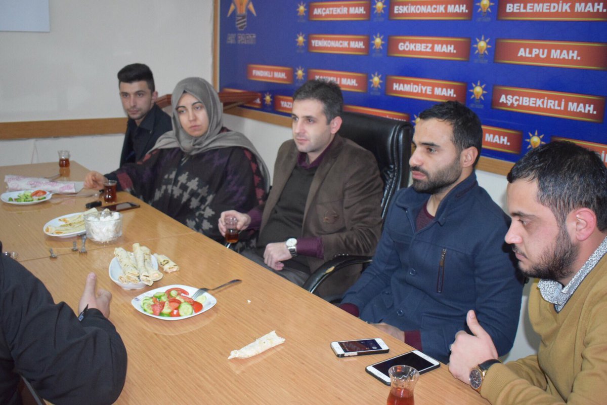 APozanti's tweet photo. Ak Parti Pozantı Gençlik Kolları Başkanlığı Ve Yeni Seçmen Başkanlığı ortak düzenlediğimiz kahvaltı programını gerçekleştirdik Kahvaltımıza katılan İlçe Başkanımız Yusuf Arısoya Ve kadın Kolları Başkanımız Büşra Durmuşa teşekkür ederiz.@TrkogluMustafa @MahmuttAktss @yusuf_arisoy https://t.co/lVPZ5CHHl6
