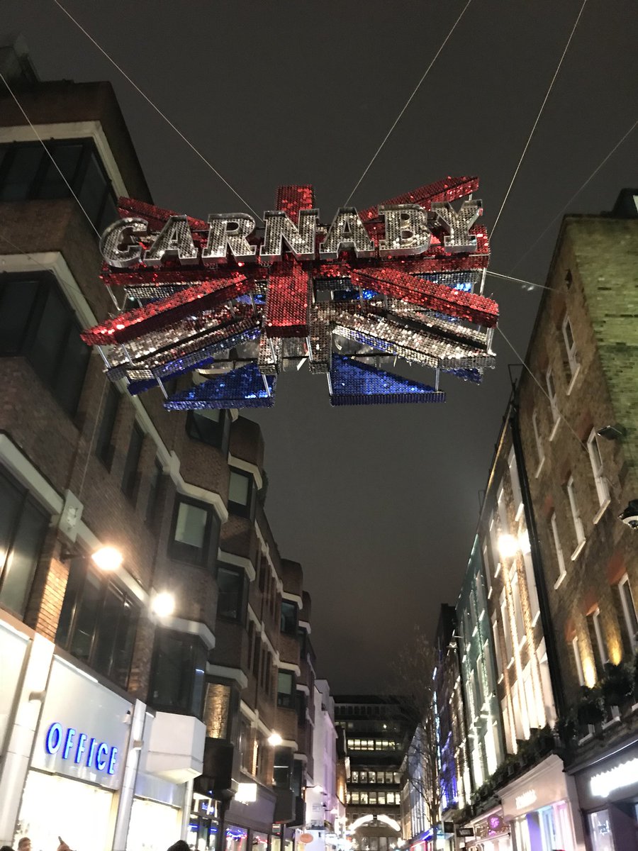 #LumiereLondon check it out. Lovely walk around car free roads to see some lights and art 👍🏻