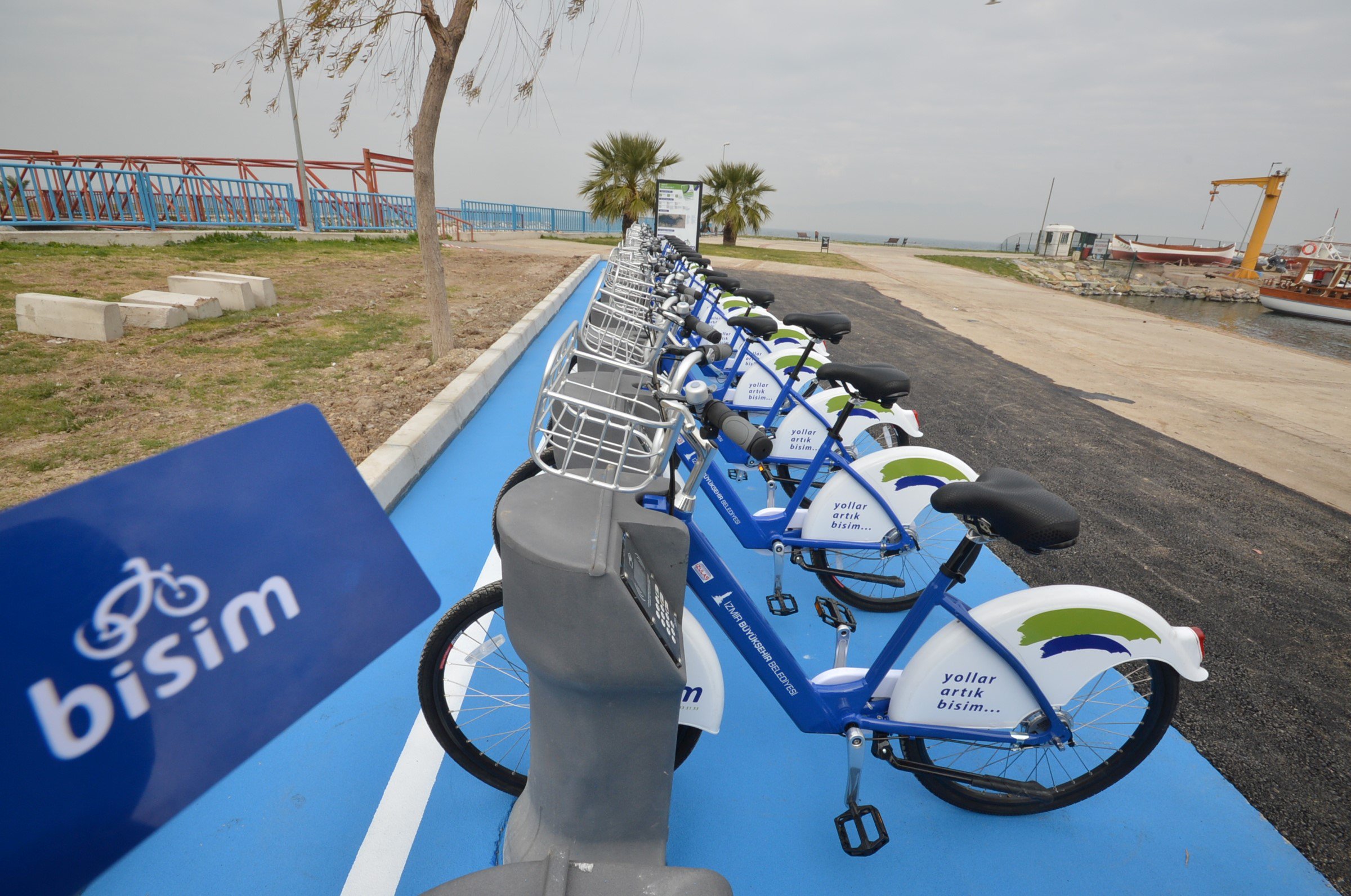 İzmir Büyükşehir Belediyesi on X: "2014'te başlattığımız bisiklet kiralama  sistemi BİSİM, 4 yıl içinde hayatımıza çok şey kattı. 34 istasyonda verdiği  hizmetle bisikleti spor ve hobi aracı olmaktan çıkaran BİSİM, 1.3 milyon