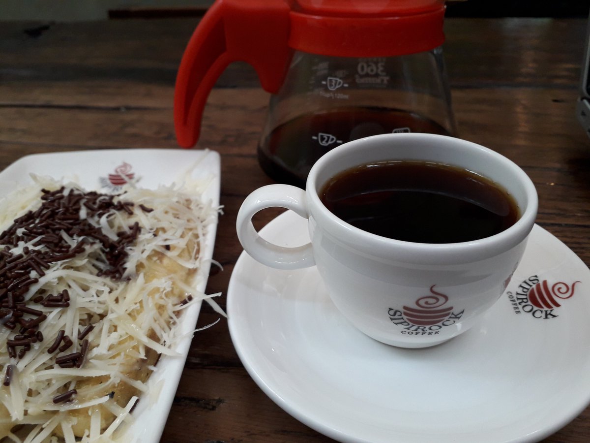sipirock's tweet photo. V60 Arabika Mandailing dan pisang bakar, enak di sore hari ini ... #AngkolaMandailingCoffee #seduhmanual #manualbrew #ngopietnik https://t.co/ey8qJ0Lg4O