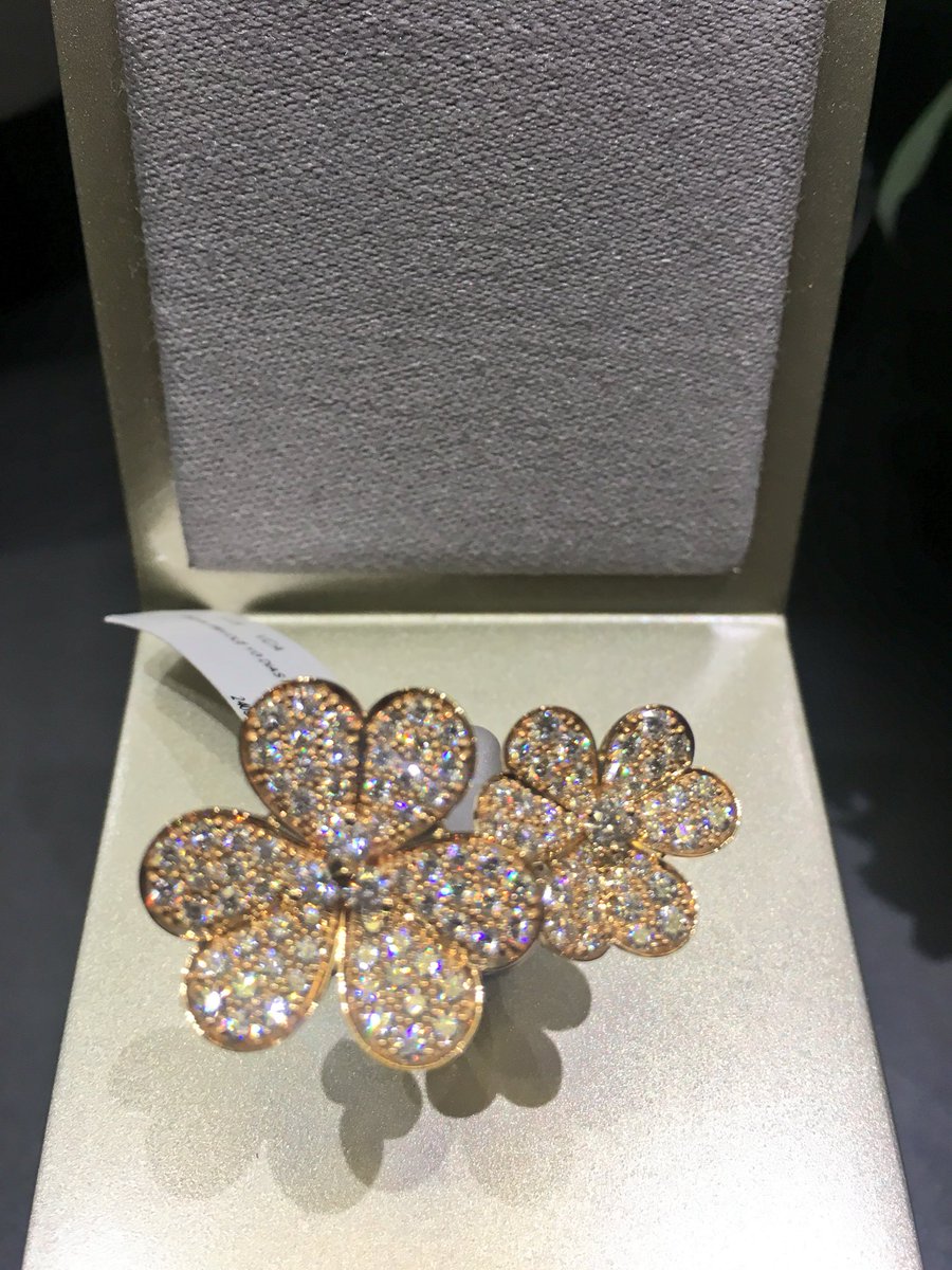 TQatar's tweet photo. Van Cleef &amp; Arpels are celebrating diamonds with #DiamondBreeze, consisting of multiple collections. Check them out at Villaggio Mall! https://t.co/aGYAJjYXts