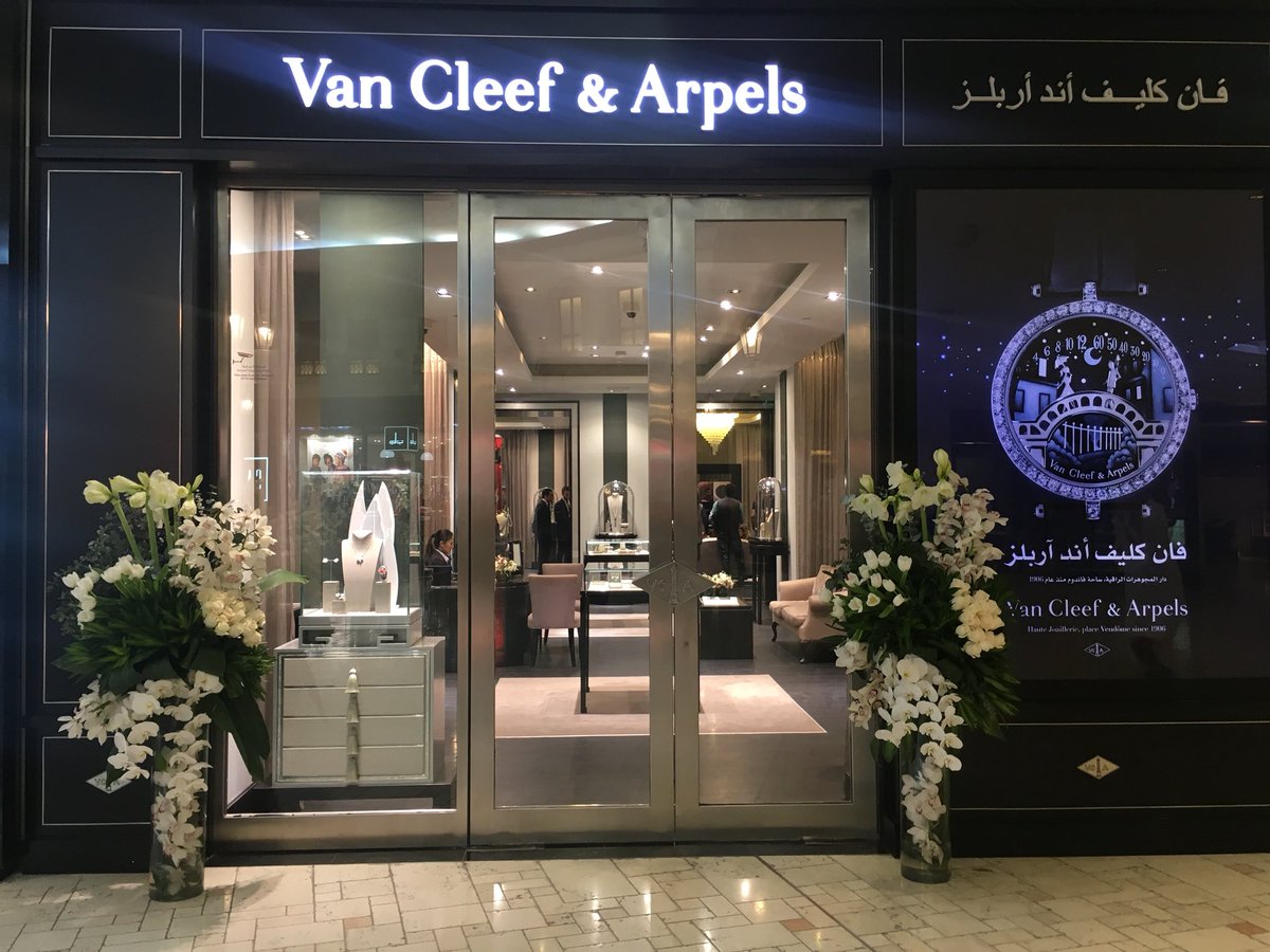 TQatar's tweet photo. Van Cleef &amp; Arpels are celebrating diamonds with #DiamondBreeze, consisting of multiple collections. Check them out at Villaggio Mall! https://t.co/aGYAJjYXts