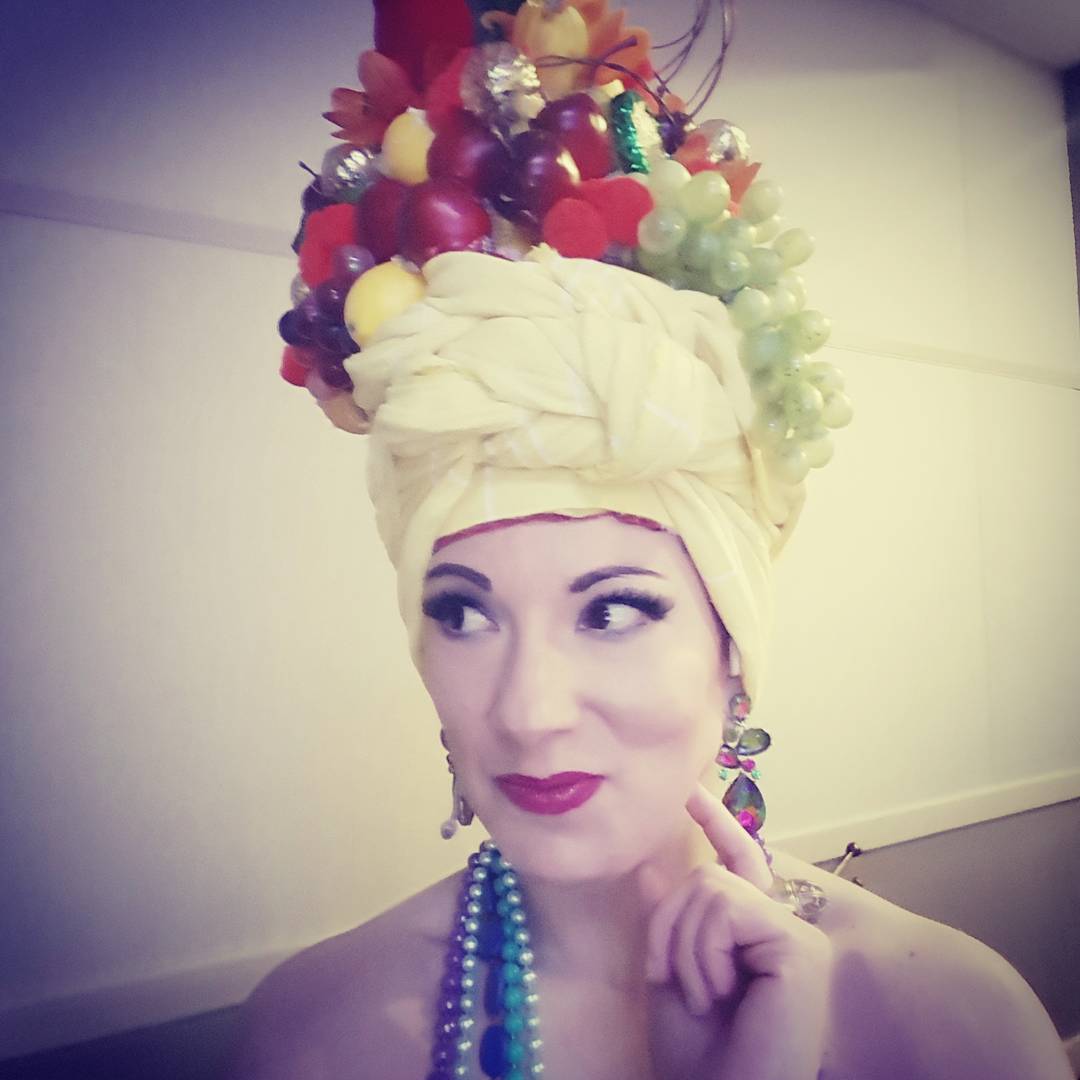 pinuppickspenup's tweet photo. I literally have a goose egg on my noggin from this headpiece but it was worth every moment. #mayorsgala2018 #Kamloops #costumenerd #bighatproblems https://t.co/g5YWbWxoT5