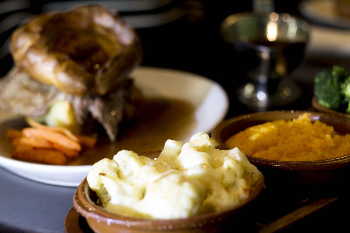 We've got a table free if you're looking for Sunday lunch! Call 02920621025 if you would like to grab it. #SundayLunch #The109