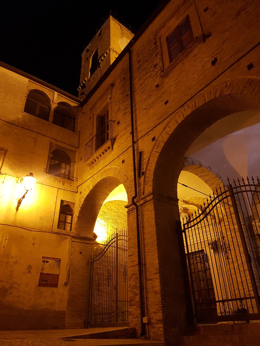 BalduinaAnchor's tweet photo. #LoretoAprutino #bynight (#Pescara province). #travel #Abruzzo https://t.co/faXlujcuYj
