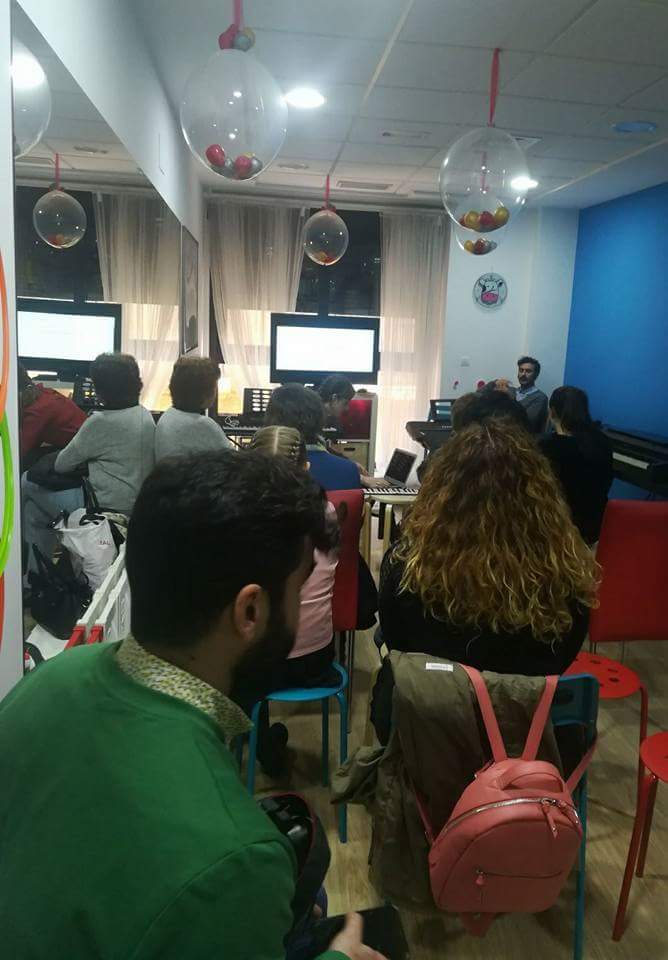 AFAMMERGRANADA's tweet photo. AFAMMER-Granada- asistió a la presentacion del Método Sáncal en la Escuela de Música Musarte Motril. Quisimos felicitar a su directora Sara Mercado, por sus magníficos y novedosos proyectos musicales. ¡Enhorabuena Sara!

#Afammer
#Afammergranada
#Musarte https://t.co/Vtyodlznws