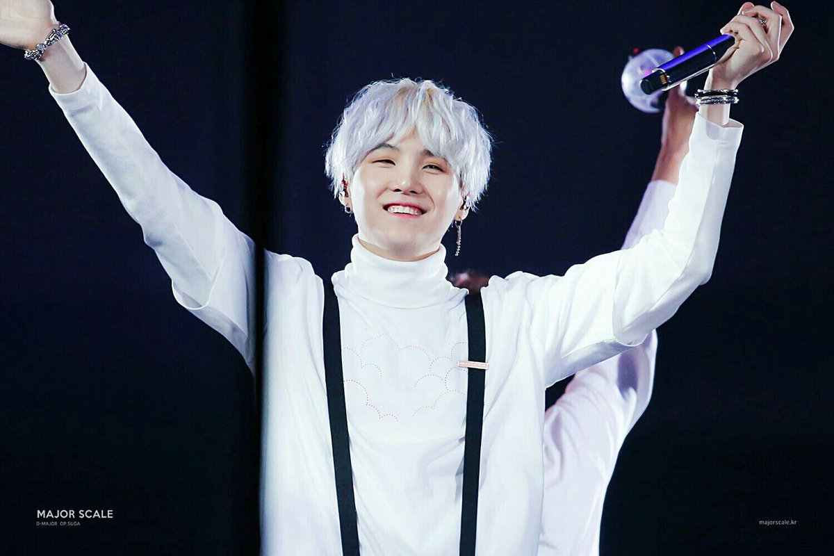 BTS50098203's tweet photo. Улабка, сурового Агуста Ди , мой фетишь.
#bts #BTSARMY #BTSSUPERSTAR #AgustD https://t.co/f5WfSGPLN2