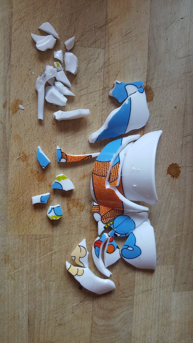JorgeMayoLpez's tweet photo. Hola a todos! Mientras fregaba me acabo de cargar la taza en la que mi mujer desayuna desde los 6 años, por favor, si alguien me puede ayudar a encontrar una igual estaría agradecido de por vida. https://t.co/K0ZXv8e5Kg