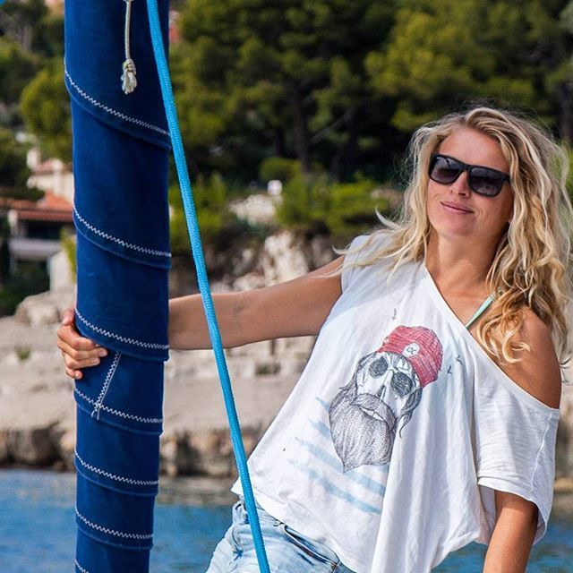 Kitaddict's tweet photo. S a l i o r g i r l 😍
-
Dernières pièces en solde sur https://t.co/Rdn3bIhnOX 😉
-
#KDCsurfwear #KDCteeshirt #surfwear #kitewear #soldes #mode #fashion #blondehair #model #photooftheday #blogmode #marquefrancaise https://t.co/KkuUT6FU0y https://t.co/JHSTi8tUUq