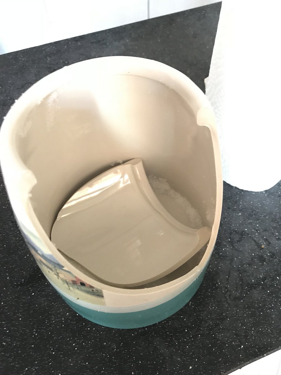 NinaBelivaird's tweet photo. All I did was put the lid on......... #DevilHands #atworkagain https://t.co/pVYKK504t8