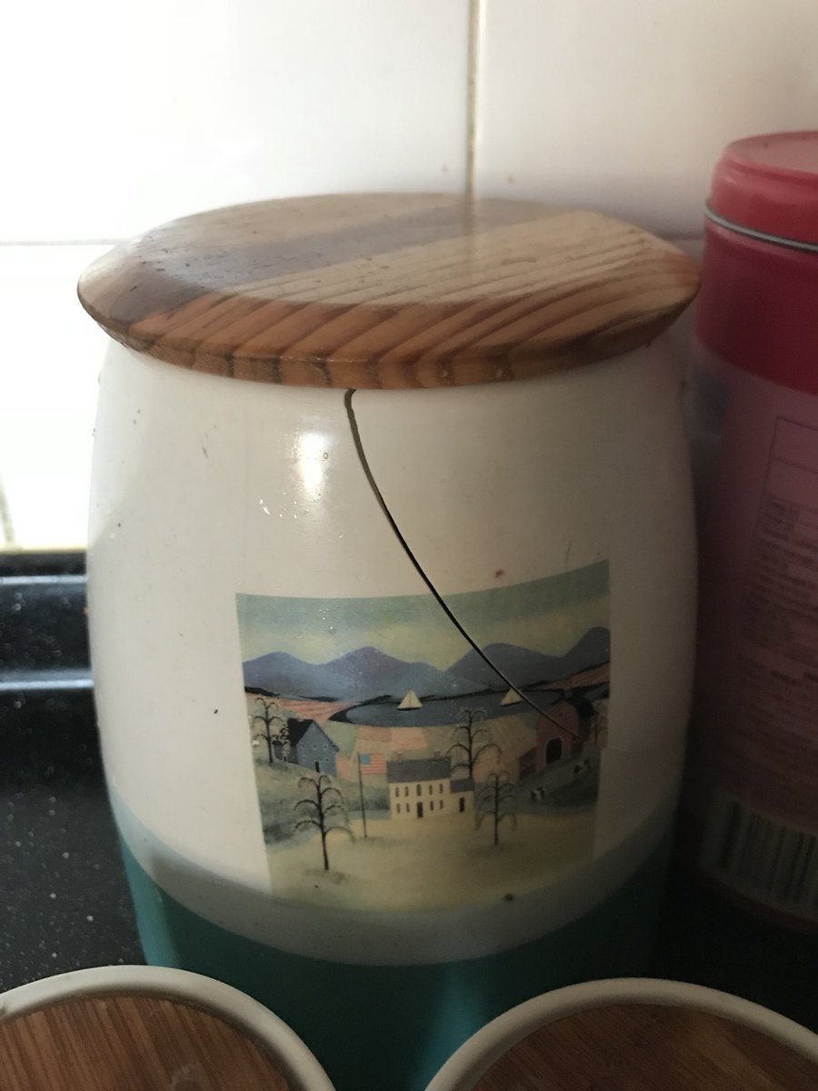 NinaBelivaird's tweet photo. All I did was put the lid on......... #DevilHands #atworkagain https://t.co/pVYKK504t8