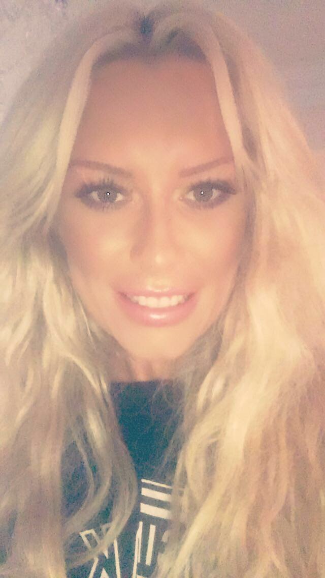 sammybmodelling's tweet photo. Smile and wave hurts then more https://t.co/1Kbus9anmF