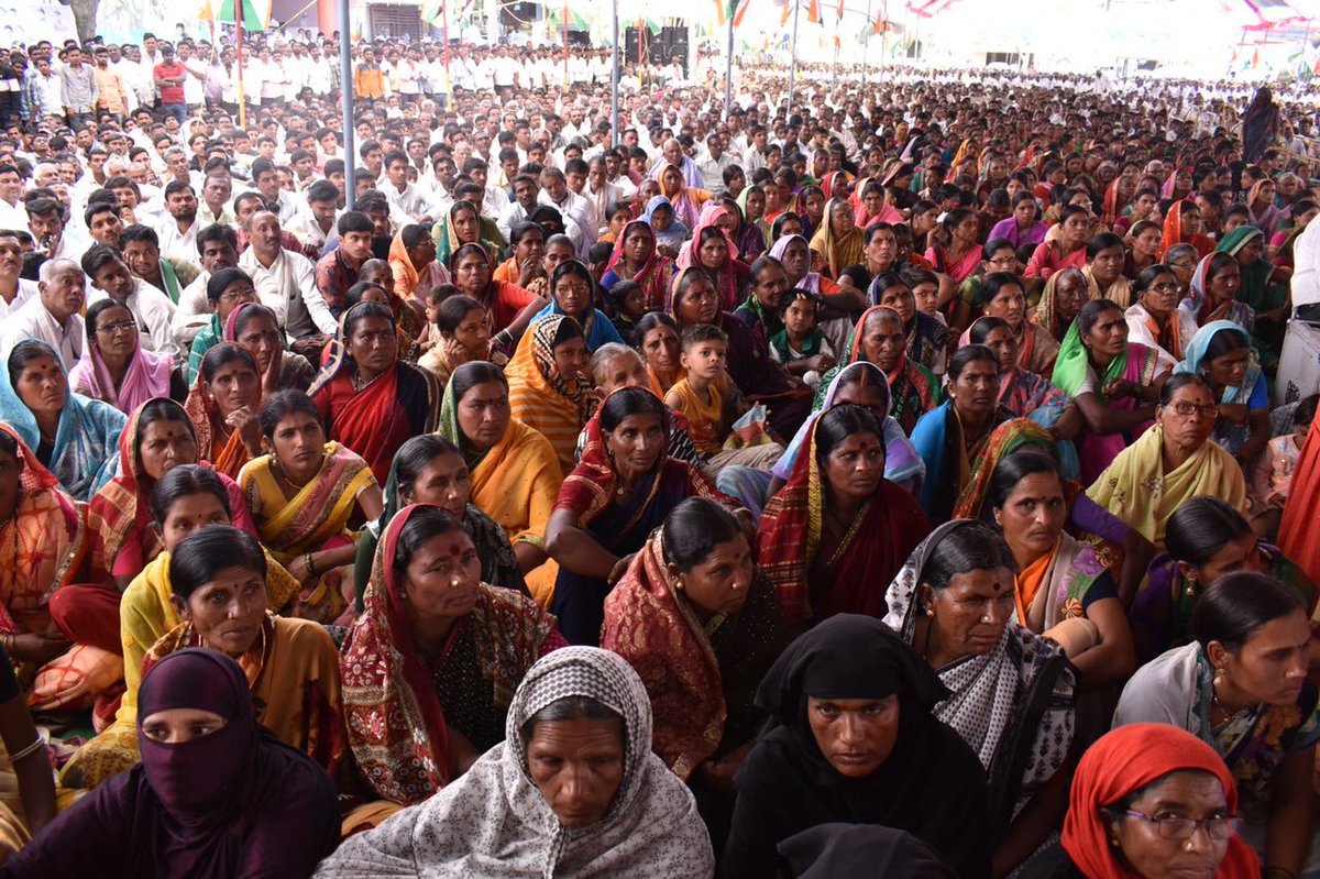 महिलवर्गाची सुरक्षितता आज महत्वाचा विषय आहे. मात्र सरकारकडे इच्छाशक्तीच नाही. गोदावरी नदीच्या आसपासचा परिसर बॅरेजेसमुळे आज हिरवागार झाला आहे. हेच बॅरेजेस भाजपा सरकार बंद करत आहे. #हल्लाबोल #उमरी  <a href="/NCPspeaks/">Nationalist Congress Party - Sharadchandra Pawar</a>