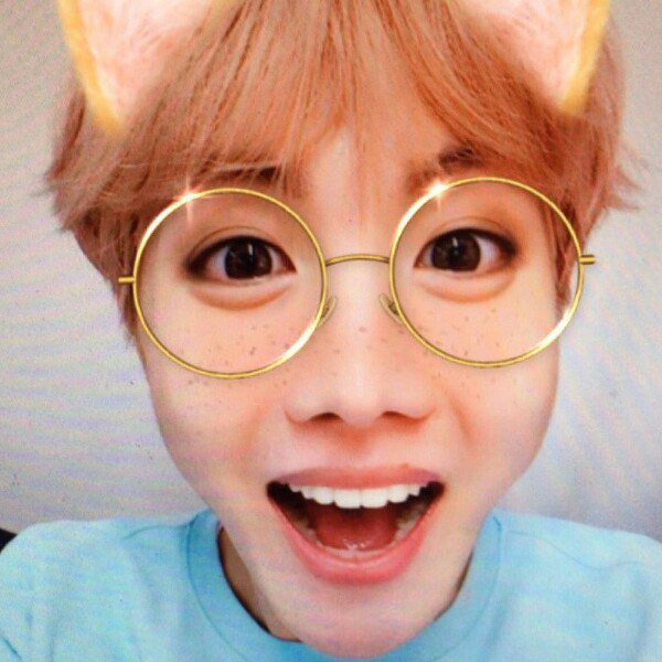 BTS50098203's tweet photo. Просто посмотрите на это солнышко
#BTSARMY  #bts #Hosoek https://t.co/EQSq7ufChL