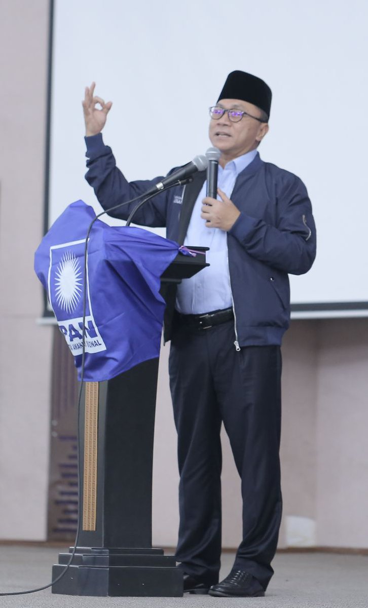 "kesenjangan yang saat inu juga terjadi adalah kesenjangan politik. Apa yang diharapkan rakyat tidak diperjuangkan oleh Partai Politik. Oleh karena itu saya minta kepada segenap kader PAN untuk memperjuangkan nasib rakyat." <a href="/ZUL_Hasan/">ZULkifli Hasan</a>