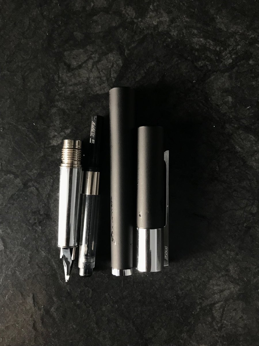 royfocke's tweet photo. Bei Füllerfreunden ist der Sonntag ja gern mal Pen-Maintenance-Day. #lamy #füller #fueller https://t.co/qu1Y6gp5wt