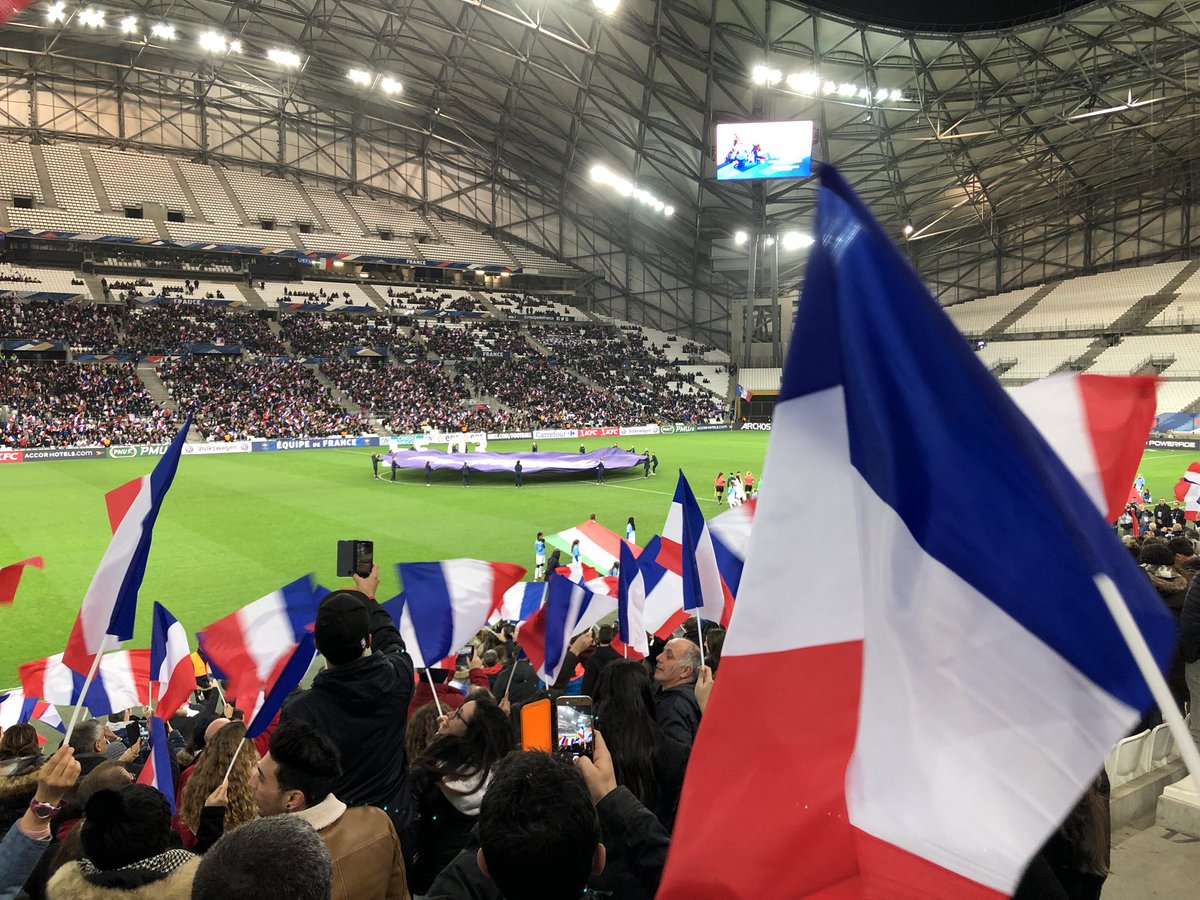 RaybaudA's tweet photo. Colloque#Mixite,quand les hommes s’engagent....aussi dans le sport féminin# un beau moment d’échanges et de partage avant le match France Italie au stade orange Vélodrome de Marseille. Merci à la FFF et à la ligue méditerranéenne de football. https://t.co/pzgAw2xvM1