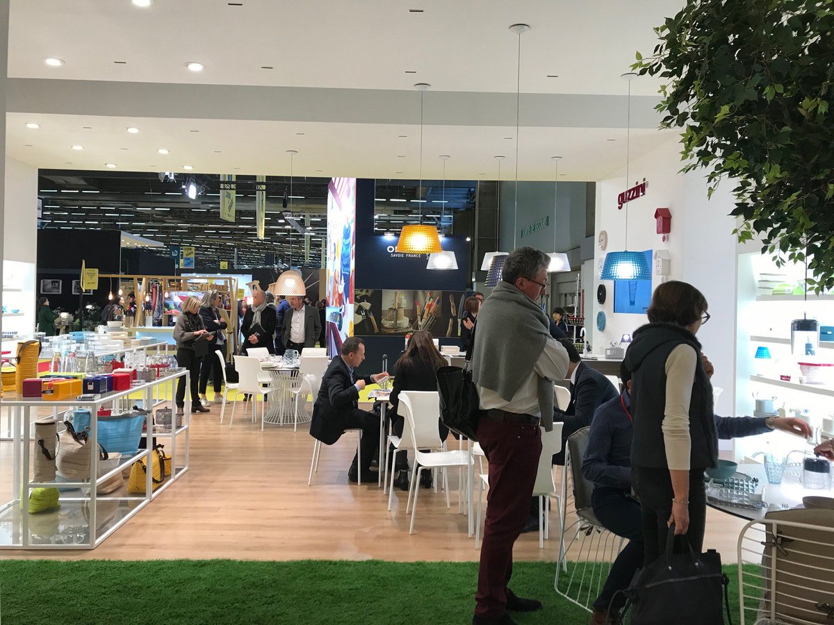 iGuzzini's tweet photo. #SundayStopover Multiple award-winning #LaserBladeXS brings to life @FratelliGuzzini's beautiful product displays for @MaisonObjet - on until 23rd January in #Paris, Hall 5A, Stand O36 / P35. Invisible #light at the service of interior #design #MO18 > https://t.co/Qb8lIV1kiC https://t.co/W9ojlSlWpk