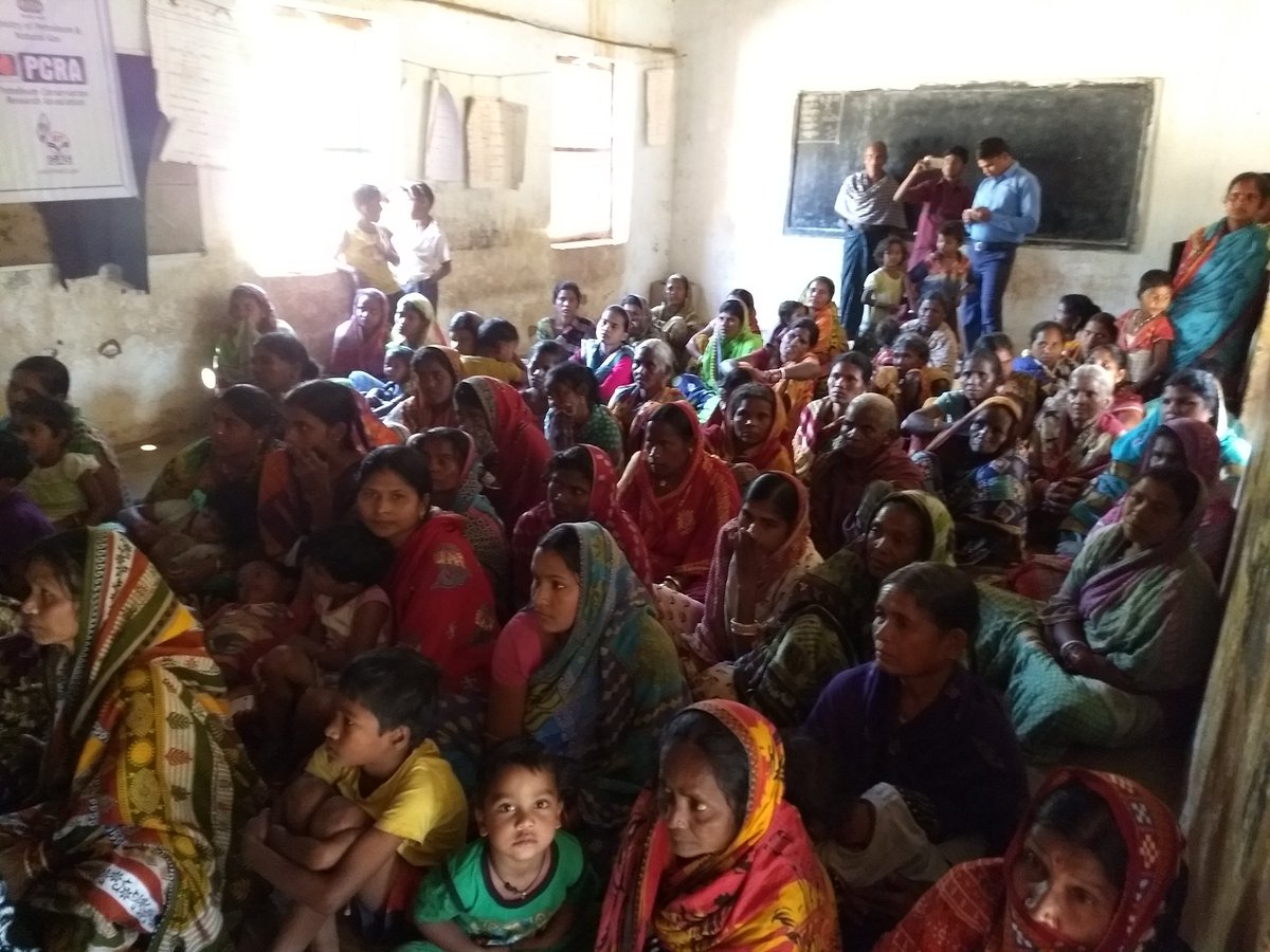 im_ashishk's tweet photo. PM #LPG #Panchayat was conducted at Ranjo village in #Pallahada block, #Angul.
#PMUY beneficiaries are delighted and immense happy to have a LPG connection without any hassle.@HPCL @Rg03Goel https://t.co/DqbxiLbHS2