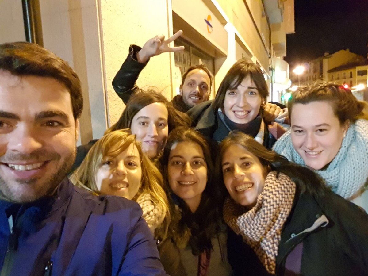 mycharmschool's tweet photo. De #Zaragoza recomiendo un buen paseo, las croquetas de @CroquetArte y terminar la noche en  #ElPatiodelPlata @ElPlataCabaret Ahora #aporlaséptima #CopaReinaLigaDia #vamosavenida #AvenidaCampeón #hasta la victoria https://t.co/Y99ohAOA0U