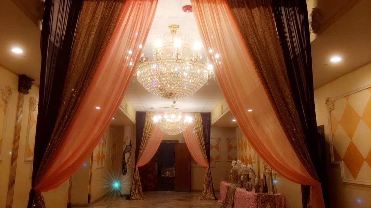 VISHKUMAR2878's tweet photo. Simran & Rupinder’s wedding reception setup. We ( KNK ENTERTAINMENT GROUP) had great pleasure of providing these services #dj #decor #lighting #sound #upligting #decoration #centerpieces #tablerisers #candles #satinnapkins #pillows #mattresses #royalsofa #grandentrance https://t.co/gdPsuWSa0s