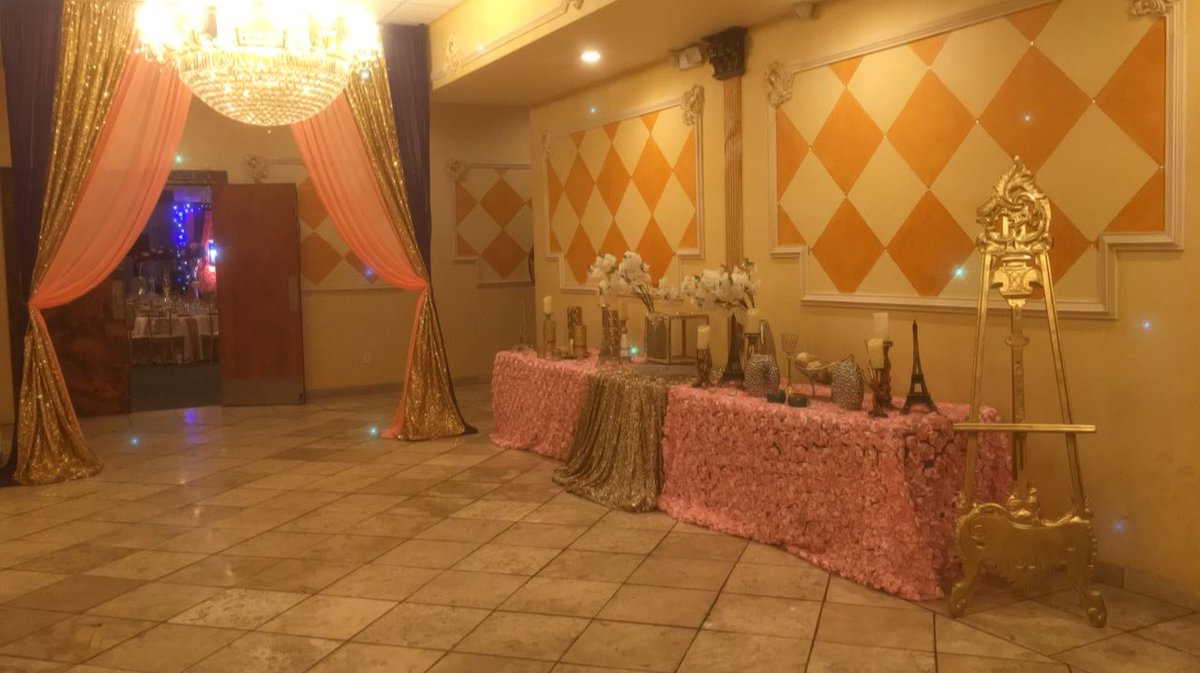 VISHKUMAR2878's tweet photo. Simran & Rupinder’s wedding reception setup. We ( KNK ENTERTAINMENT GROUP) had great pleasure of providing these services #dj #decor #lighting #sound #upligting #decoration #centerpieces #tablerisers #candles #satinnapkins #pillows #mattresses #royalsofa #grandentrance https://t.co/gdPsuWSa0s