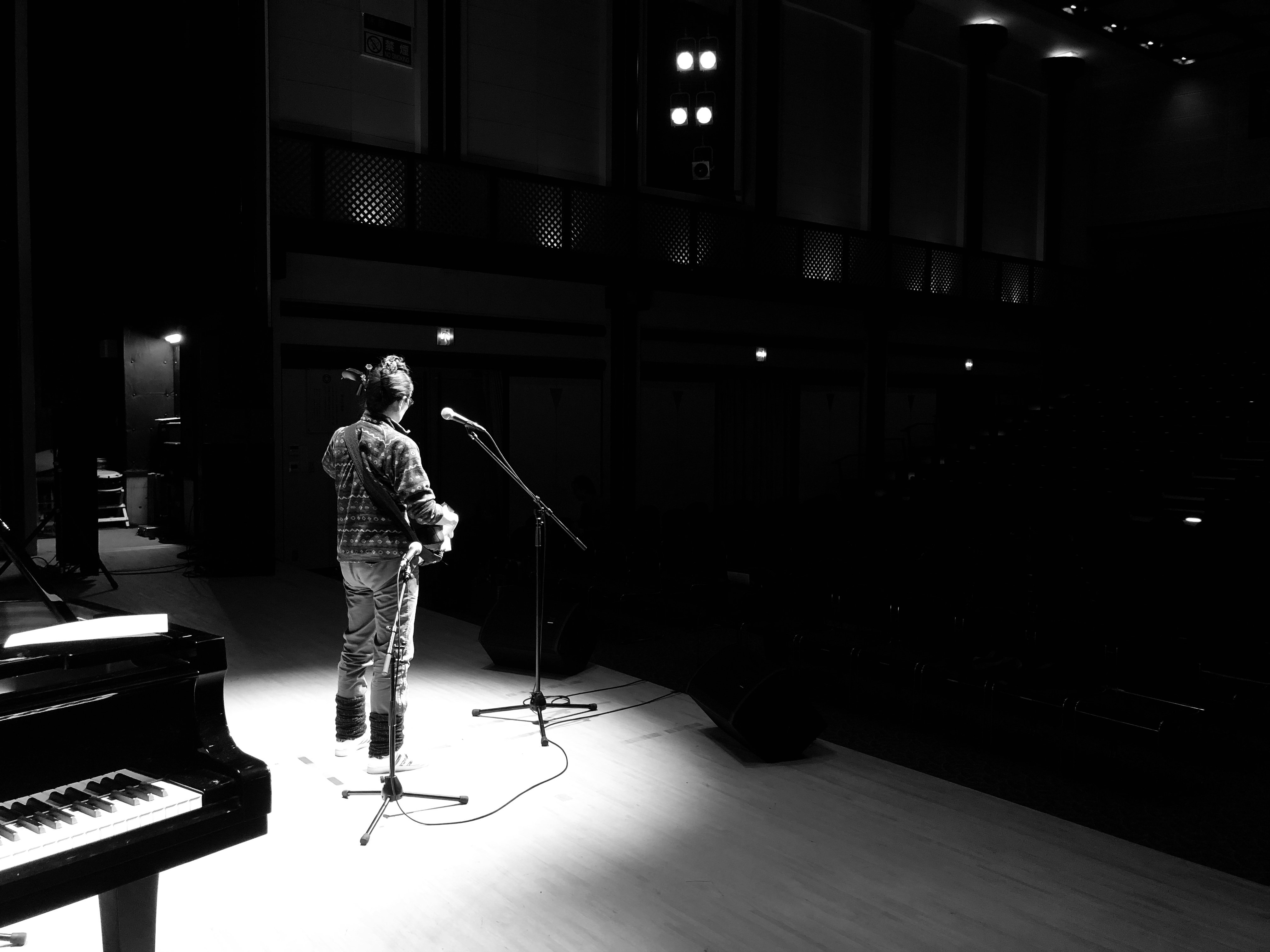 オダトモミ Tomomi Oda 自分で自分を縛るのは人の性で誰しもそれと闘い更新し続けていくわけですが どうせ縛られるならかっこよく縛り縛られたいなあとかっこいいひとの背中を見ながら思う日曜日 T Co Grjtjj0l1t Twitter