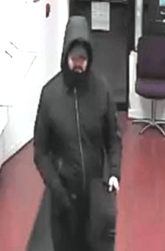FugitiveWatch's tweet photo. Multiple Robberies of Metro PCS Stores Caught on Camera, Police Release Suspect Images https://t.co/IXNXRy5ZaS https://t.co/DF0sF8qKns