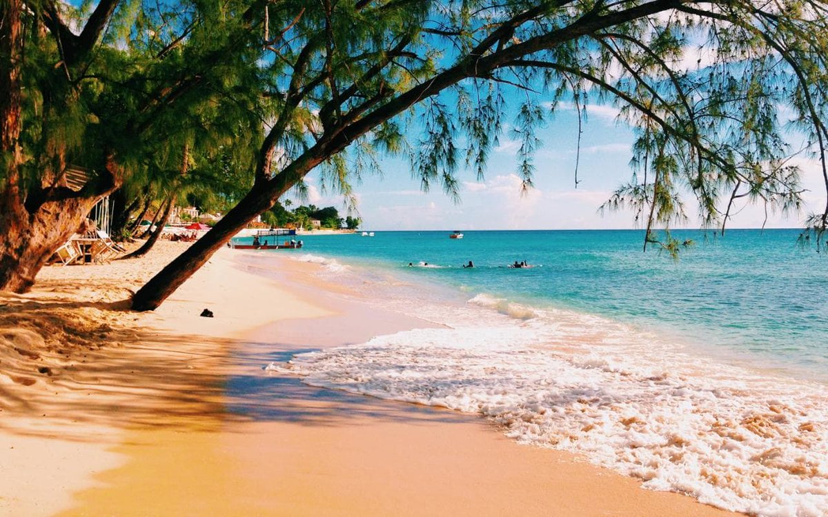 CarolineRandell's tweet photo. Another gloomy day... oh well just keep on dreaming! #SundayMorning #holiday #inspiration #goodmorning #WimbledonVillage #Beaches https://t.co/PLfhKqZUWs