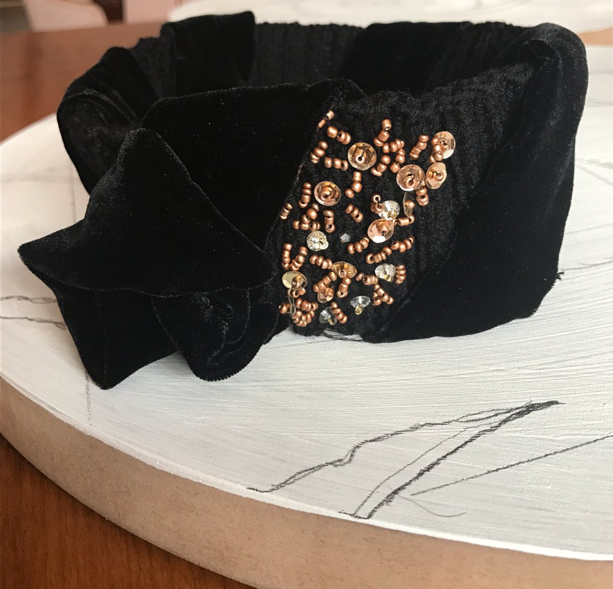 EMRENY's tweet image. #EmréNY #EmreNewYork #EmreErturk #SacBandi #HairBand #Kadife #Yun Kis sporlari ve kis tatillerinde kullanmak icin ideal bantlar 🏃🏼⛸🎿☃️❄️🏂⛷