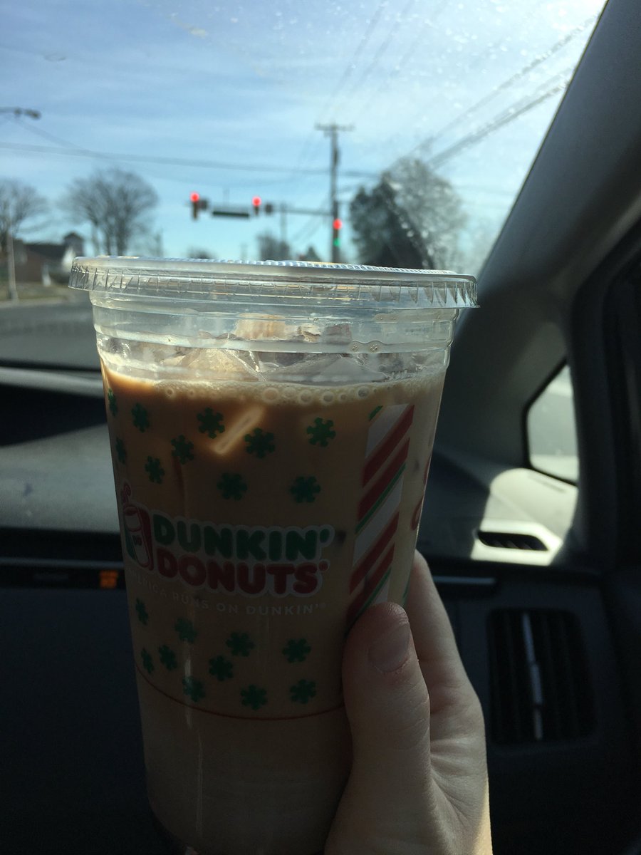 KTWcupcakes's tweet photo. @dunkindonuts how is this considered full? Galloway NJ location #ripoff https://t.co/ZnlWiDxYPp