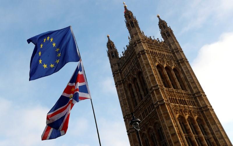ReutersWorld's tweet photo. Britain must stay in European customs union: business group CBI https://t.co/uT4s1XsXeq https://t.co/EDp3oybeGi