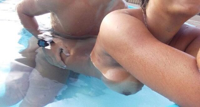 queria ta como: porém não tenho mulher nem piscina 😂