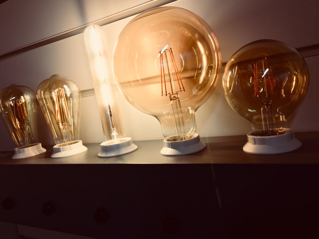 BulbsintheDiff's tweet image. It’s official! Our new interactive display is up and running so you can now experience the different colour temperatures for yourself✅ So you can get it right before you buy!💷 Call in for some helpful advice💡🔌 #keepitlocal #cardiff #lighting #cardifflighting #bulbs #LED