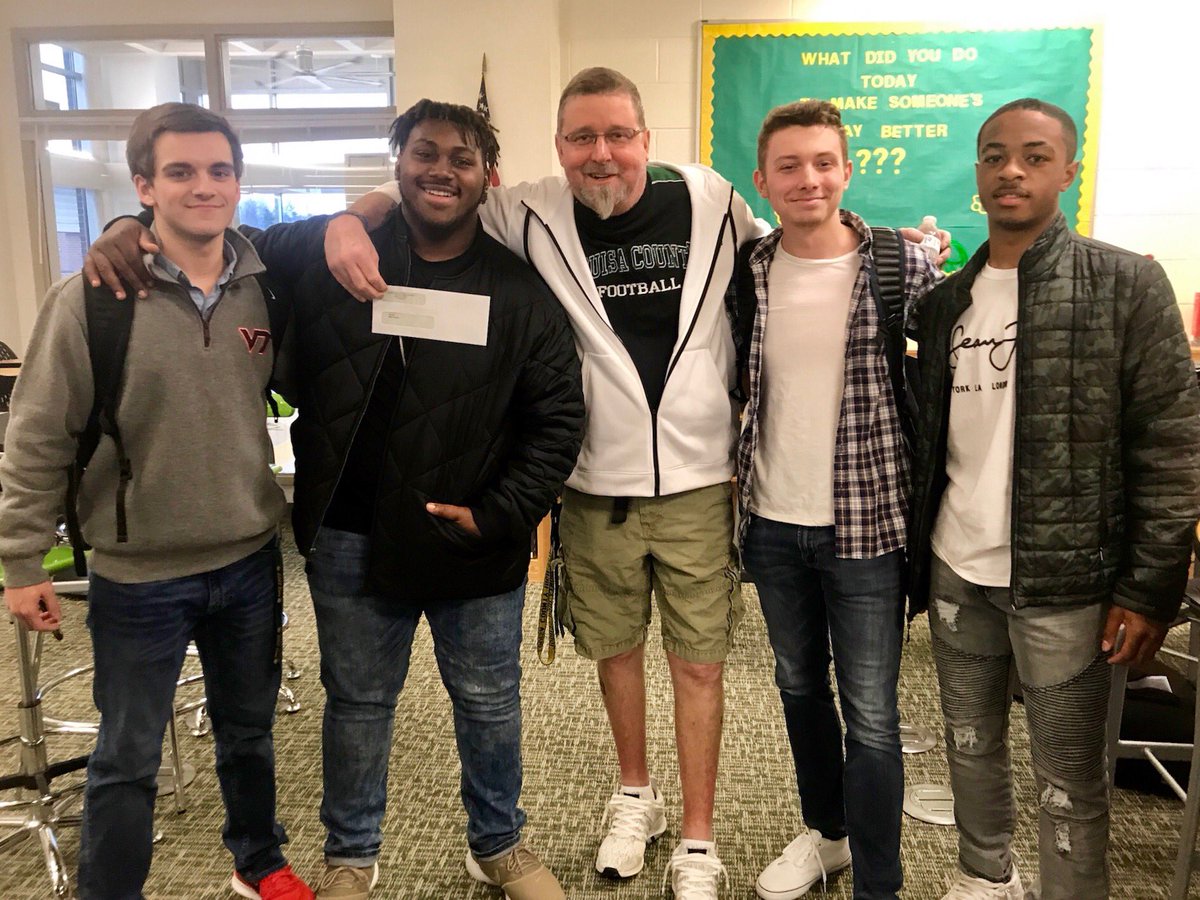 KarenRendleman's tweet photo. So grateful to the Louisa County HS students who raised over $1K in honor of Coach Mark Fischer to support multiple myeloma research @UVACancerCenter. Close to my heart, too, since my dad also suffered from this disease❤️. @lchsleadership_ @carriehickslchs https://t.co/dKRqdyu0vy
