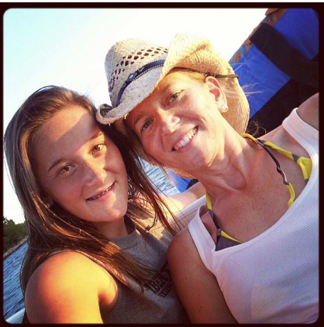darlene_renee's tweet photo. I want to wish my beautiful oldest daughter and the BEST big sister a very Happy Birthday!!! I love and miss you so much!! Stay strong, keep the faith and the best years are up ahead!! #2018letsgo https://t.co/95AGnjMxen