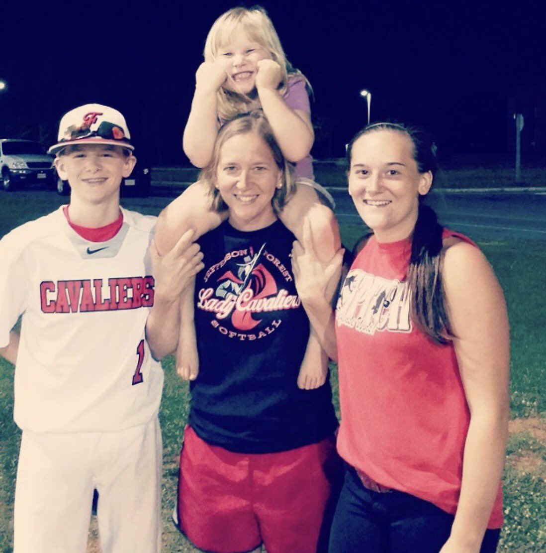 darlene_renee's tweet photo. I want to wish my beautiful oldest daughter and the BEST big sister a very Happy Birthday!!! I love and miss you so much!! Stay strong, keep the faith and the best years are up ahead!! #2018letsgo https://t.co/95AGnjMxen