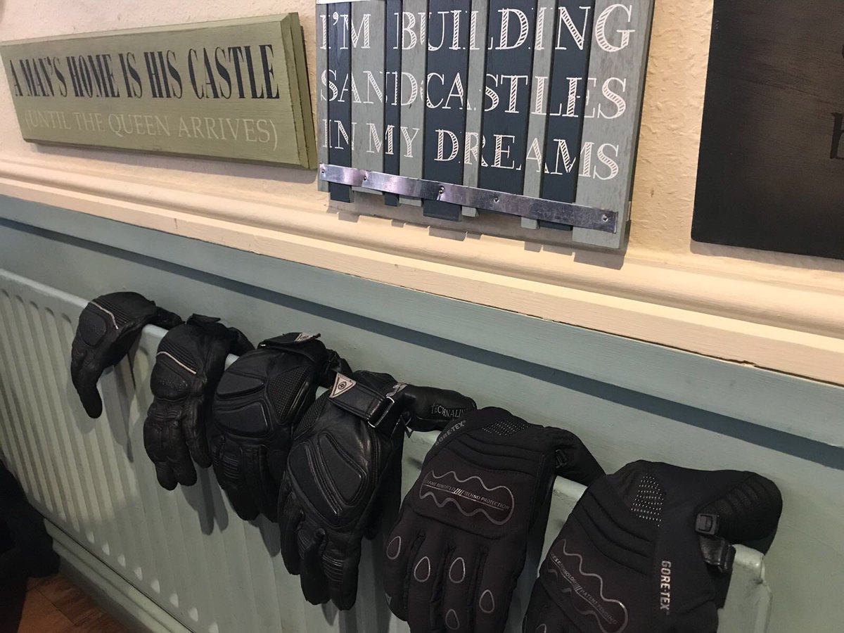BrazenJules's tweet photo. Not one pair of these gloves belongs to a man. A wet and snowy breakfast meet up with two of my gal pals #gs120 #gs800 #tigerxcx @UKTriumph @BMWMotorrad https://t.co/mN00xVzTIn