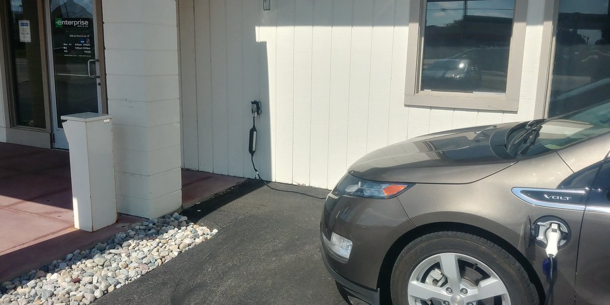 AmazingChevVolt's tweet photo. @CityLogisticsNL ED. NOTE/
Workaround:
In These Pix I Am, Level 1, 120V AC #ParkCharging W/My 2015 @GM @Chevrolet @ChevyElectric #FirstGenVolt #EREV #AmazingChevVolt2
&
#AmazingChevVolt
Note:
Charge Cord Covered, Rear Seat Floormat.
https://t.co/IzUQYcCvon
EREV Deep Dive:
https://t.co/wewUMjYnD6 https://t.co/svVZgYR5Le