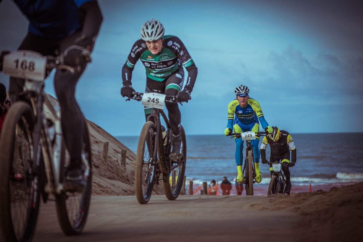 Foto's van de Flexwinkel MTB Beachrace #strandracenoordwijk. Met o.a. winnaar <a href="/thijszonneveld/">Thijs Zonneveld</a>, <a href="/BeachBoysNwijk/">BeachBoys cyclingteam</a> , <a href="/chriscappel/">Chris Cappel</a>, @riesnell, <a href="/TetterooTheo/">Theo Tetteroo</a>, <a href="/TetterooArjan/">Arjan Tetteroo</a>, <a href="/Sockeloen/">SOCKELOEN ™</a>, <a href="/ronanvzandbeek/">Ronan van Zandbeek</a> en nog vele andere photos.app.goo.gl/Z9xqVprfBScy8R…